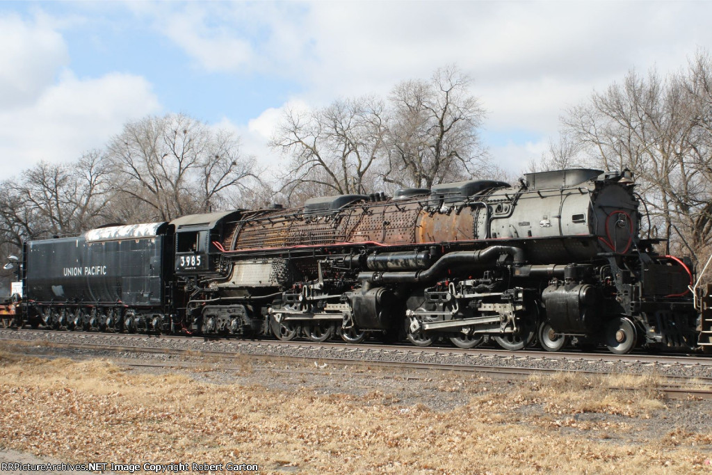 UP 3985 was towed dead as part of the donation special